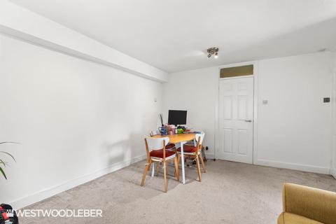 1 bedroom flat for sale, Hillside, Hoddesdon EN11