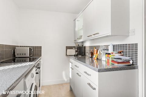 1 bedroom flat for sale, Hillside, Hoddesdon EN11