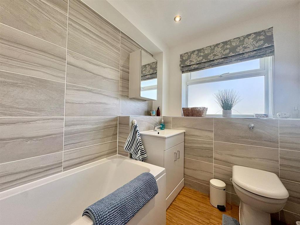 Bathroom (2).jpg