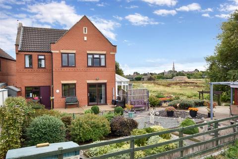 undefined, Cullen Close, Newark