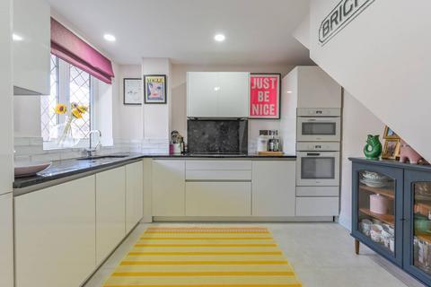7, Ratcliffe House Barnes Street, London, E14 7NR