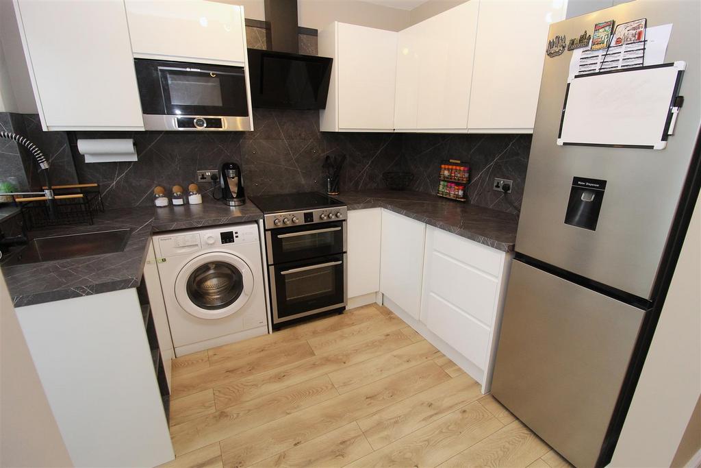 Kitchen1.JPG