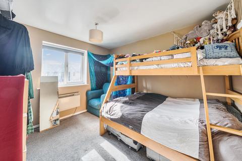 105 Firs Close, Mitcham, CR4 1AX