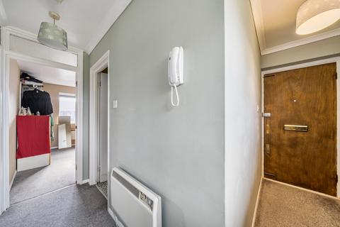 105 Firs Close, Mitcham, CR4 1AX