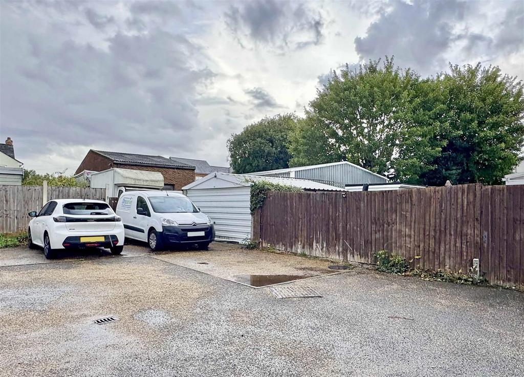 Garage & Parking.jpg