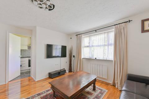 2 bedroom flat for sale, Massingberd Way, Tooting Bec, London, SW17