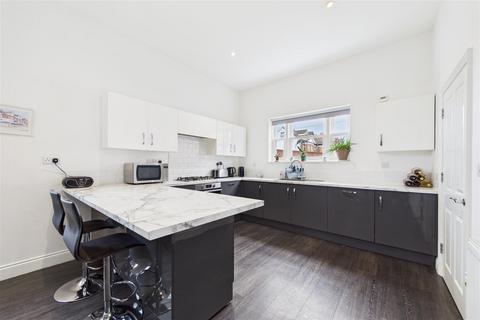 4 bedroom end of terrace house for sale, Lyndhurst Road, Lowestoft