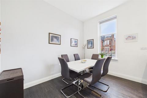 4 bedroom end of terrace house for sale, Lyndhurst Road, Lowestoft