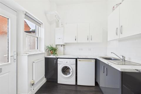4 bedroom end of terrace house for sale, Lyndhurst Road, Lowestoft