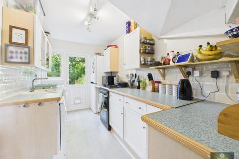 2 bedroom semi-detached house for sale, Poynings Road, Crawley RH11