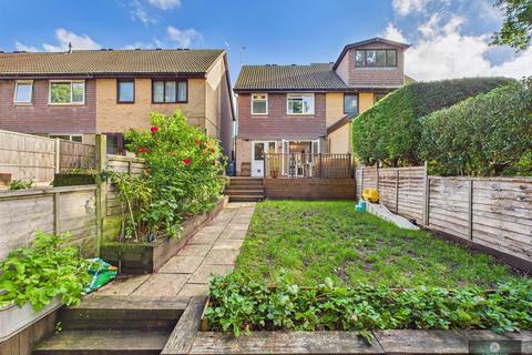 2 bedroom semi-detached house for sale, Poynings Road, Crawley RH11