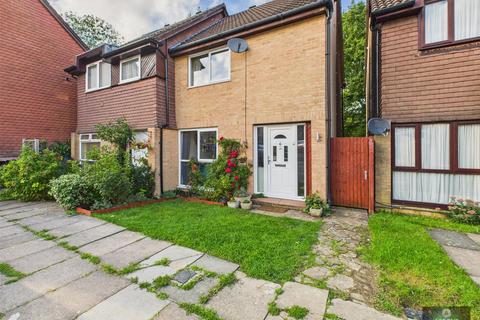 2 bedroom semi-detached house for sale, Poynings Road, Crawley RH11