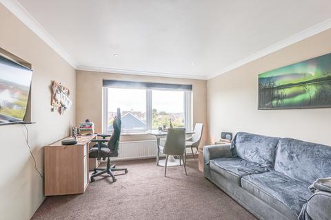 2 bedroom flat for sale, Fernleigh Drive, Leigh-on-sea, SS9
