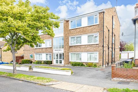 2 bedroom flat for sale, Fernleigh Drive, Leigh-on-sea, SS9