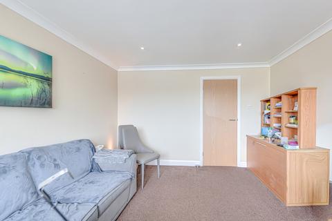2 bedroom flat for sale, Fernleigh Drive, Leigh-on-sea, SS9