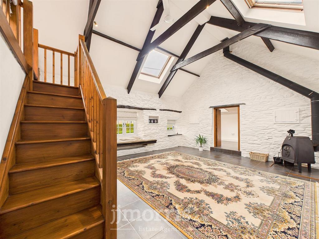 CAM02122 G0-PR0371-STILL007.jpg