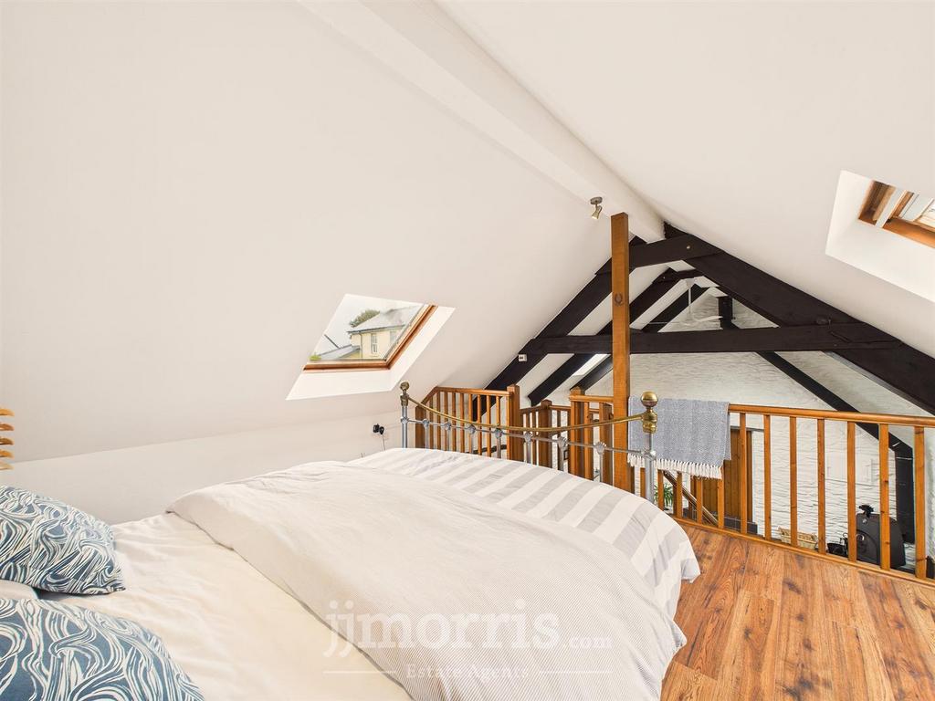 CAM02122 G0-PR0371-STILL011.jpg