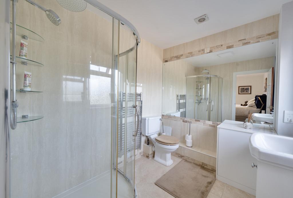 1348692-4-68bb2db...