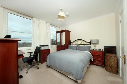 2 bedroom apartment for sale, Craig House,W13