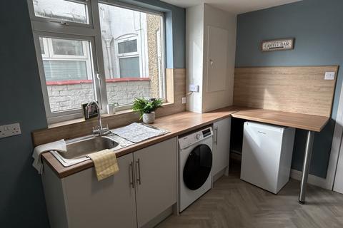 1 bedroom terraced house to rent, Park Street, Cleethorpes, DN35