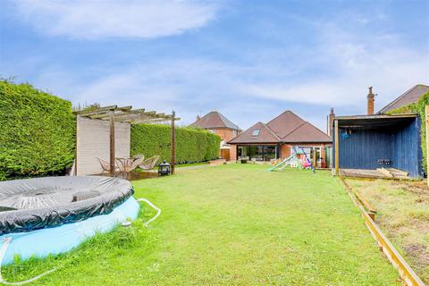 3 bedroom detached bungalow for sale, Roslyn Avenue, Gedling NG4