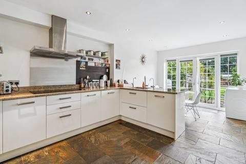 undefined, Amersham HP7