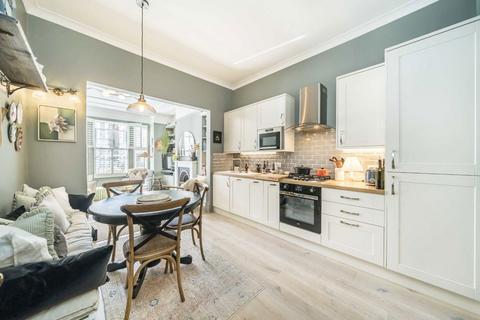 2 bedroom flat for sale, Kingscourt Road, London SW16