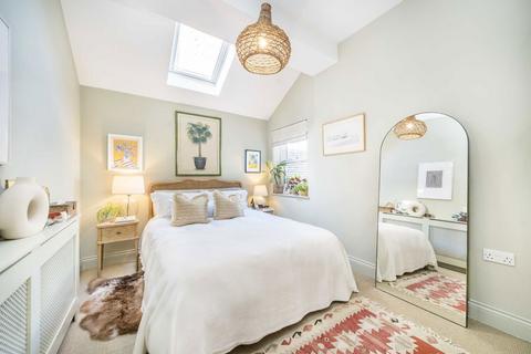 2 bedroom flat for sale, Kingscourt Road, London SW16