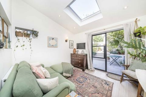 2 bedroom flat for sale, Kingscourt Road, London SW16