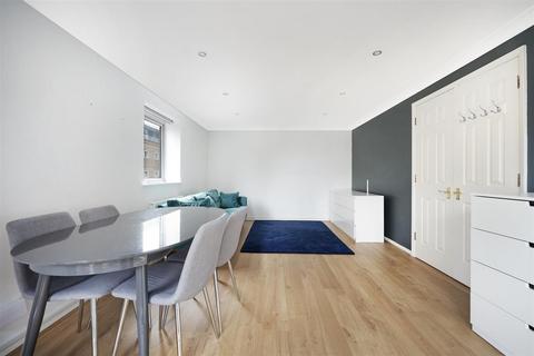 2 bedroom flat for sale, Campania Building, Jardine Road, London