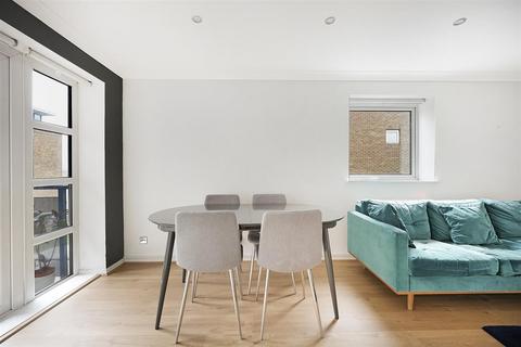 2 bedroom flat for sale, Campania Building, Jardine Road, London