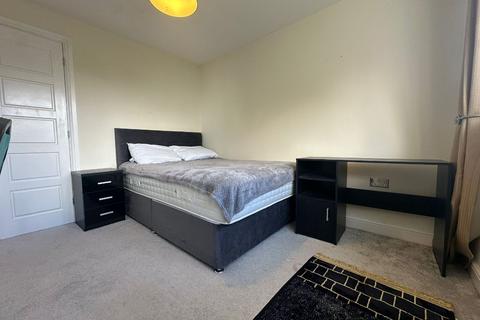 1 bedroom in a house share to rent, Williams Drive, Blackburn, Lancs, BB2 3WT