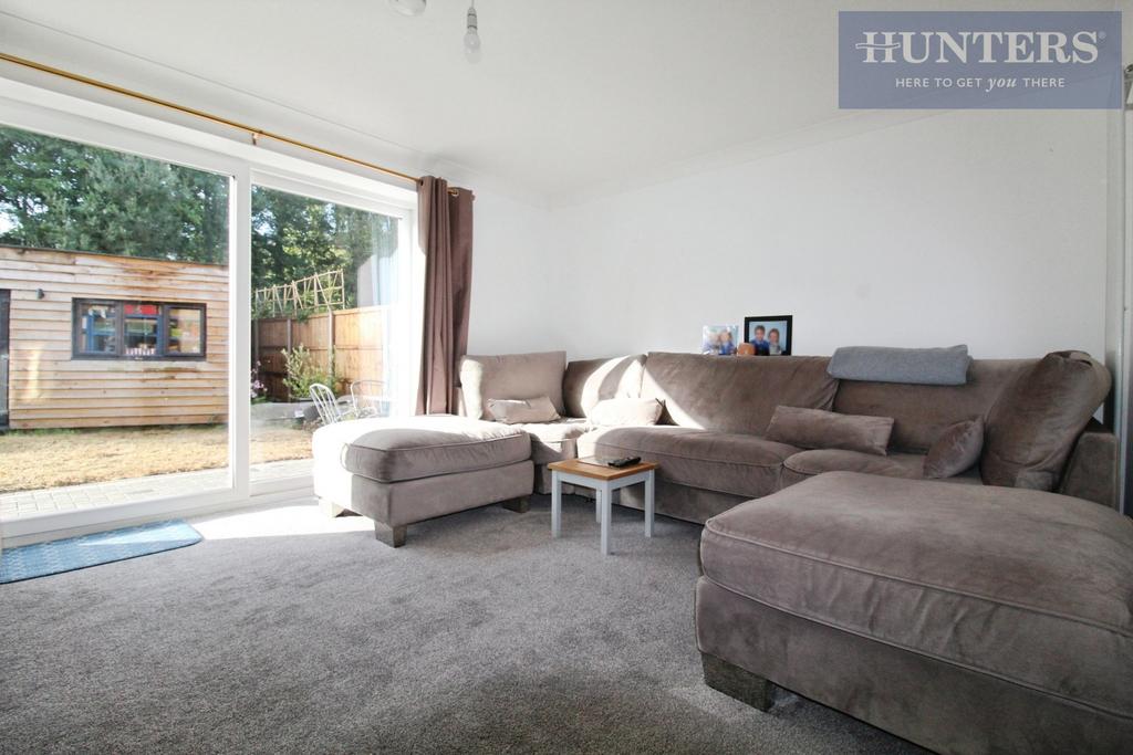 Pbox-living room-335724.JPG