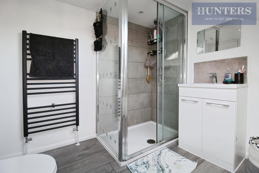 Pbox-bathroom-335724.JPG