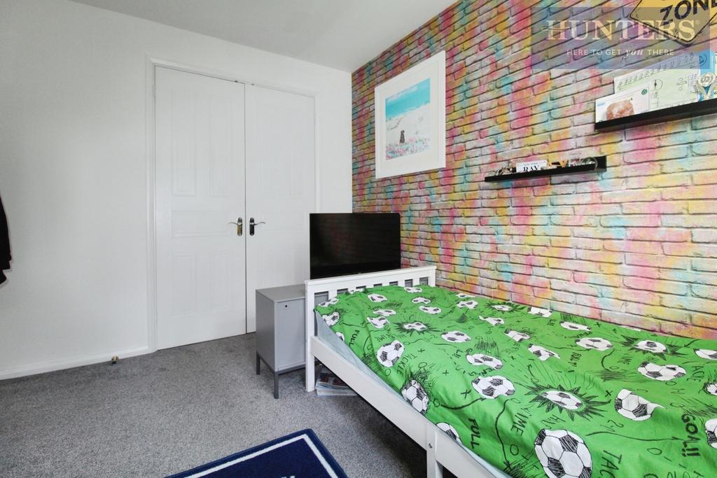 Pbox-bedroom-335724.JPG