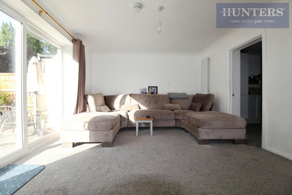 Pbox-living room-335724.JPG