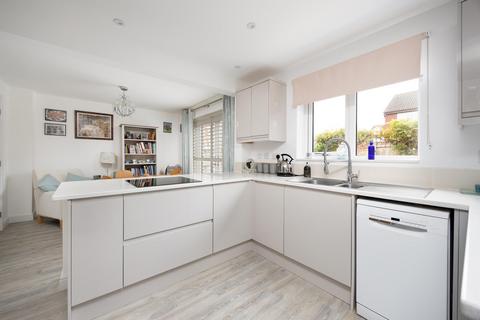 52 Azalea Drive, Trowbridge, BA14 9GG