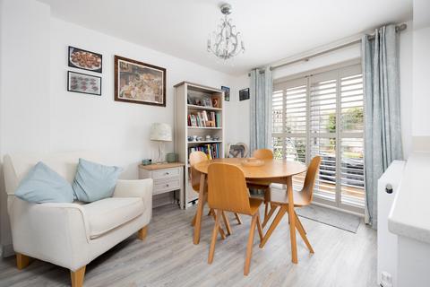 52 Azalea Drive, Trowbridge, BA14 9GG