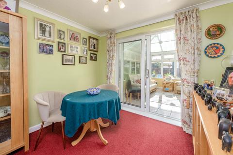 24 Bell Close, Gonerby Hill Foot, Grantham, NG31 8GJ