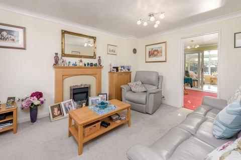 24 Bell Close, Gonerby Hill Foot, Grantham, NG31 8GJ