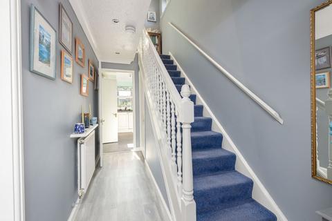 24 Bell Close, Gonerby Hill Foot, Grantham, NG31 8GJ