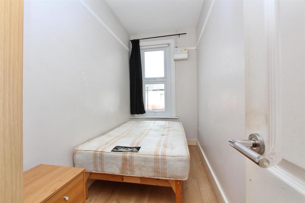 Grainger Road, N22