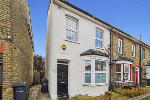 22 Forest Road, Cheshunt, Waltham Cross, EN8 9DB