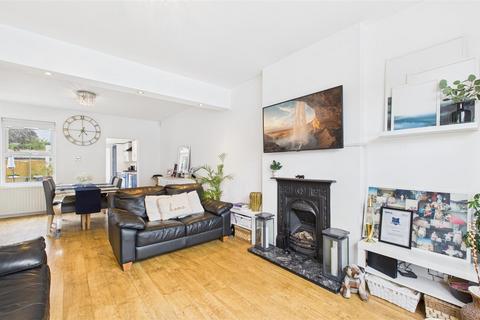 22 Forest Road, Cheshunt, Waltham Cross, EN8 9DB