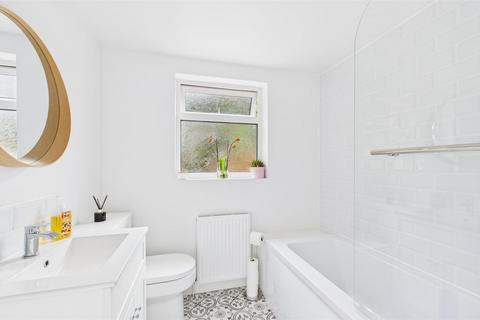 22 Forest Road, Cheshunt, Waltham Cross, EN8 9DB