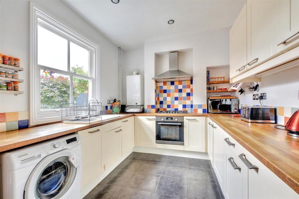 Kitchen 2.jpeg