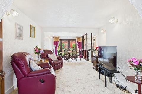 2 bedroom semi-detached bungalow for sale, Hearsall Avenue, Stanford-Le-Hope, SS17