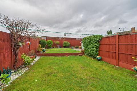 2 bedroom semi-detached bungalow for sale, Hearsall Avenue, Stanford-Le-Hope, SS17