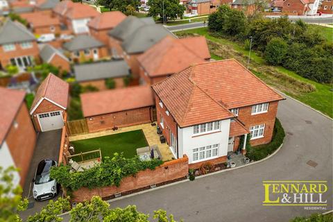 4 bedroom detached house for sale, Dixon Link, Basildon SS16