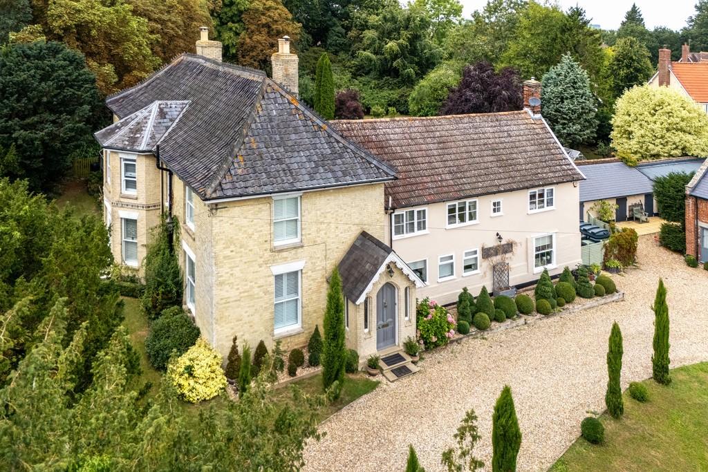 1440px-Elm Farm House-11